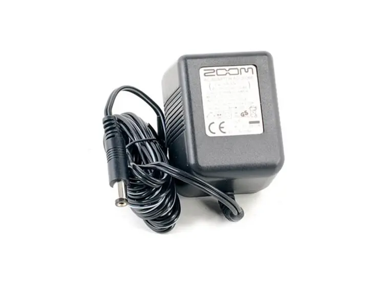 Zoom AD16 Adapter til effektpedaler (ikke G7.1,G9.2,B9.1) 